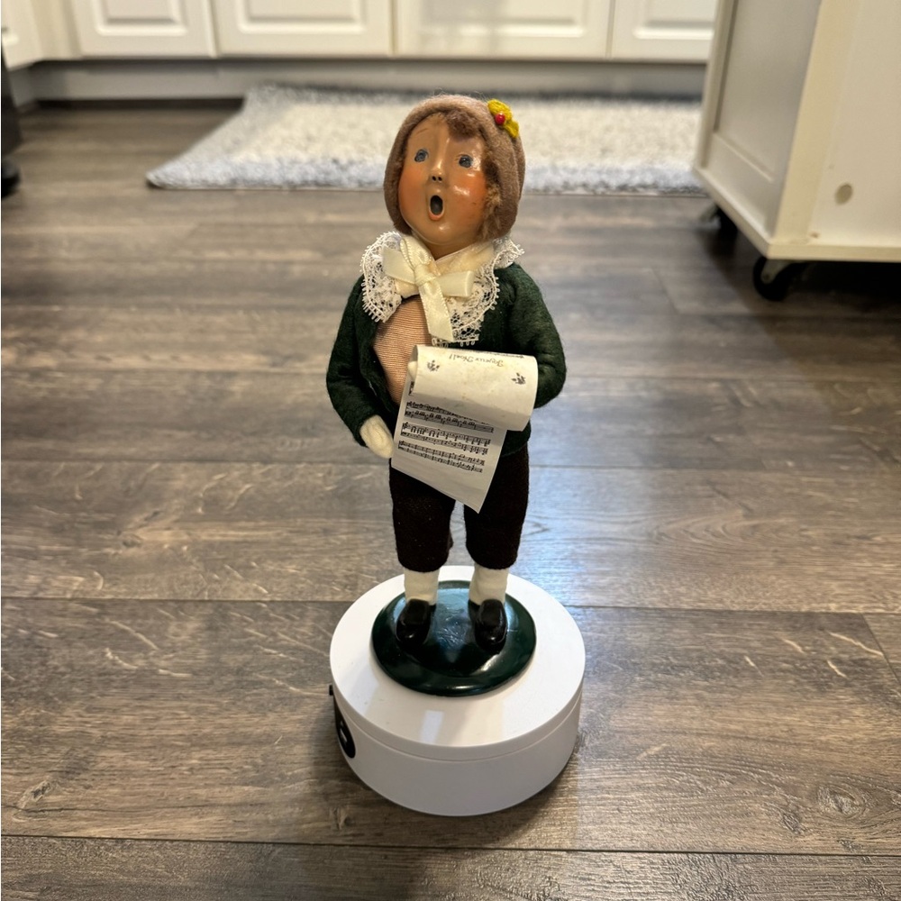 Vintage Byers Choice Collection Caroler 1993 Man With Sheet Music.